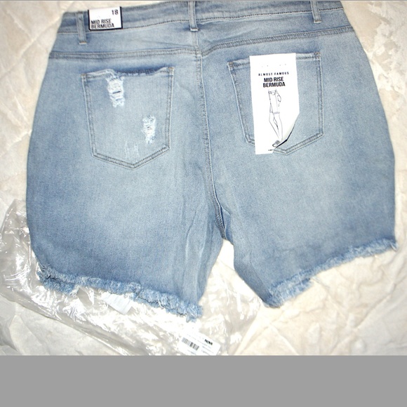 ♥️ Fashion Nova Almost Famous shorts - Picture 15 of 16